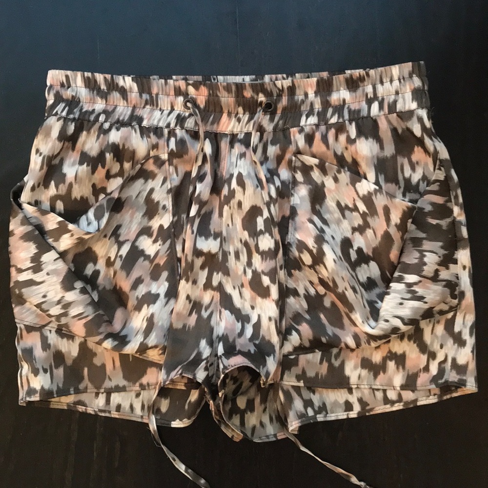 Gray speckled print silky shorts